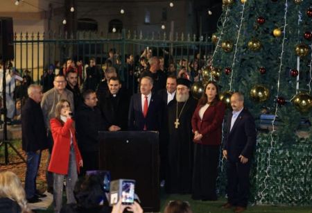 إضاءة شجرة الميلاد في طرعان 